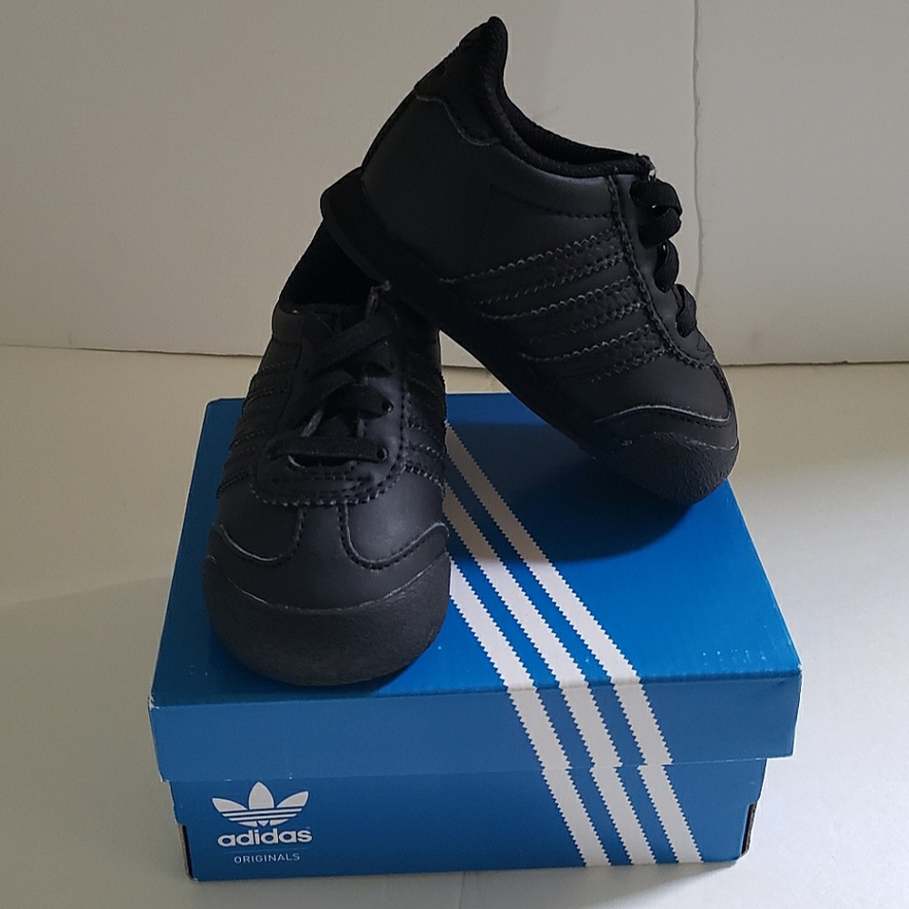 Kids sneakers